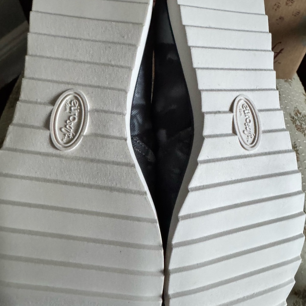 Eurosoft Women's Black and Gray Loafers - Picture 2 of 3